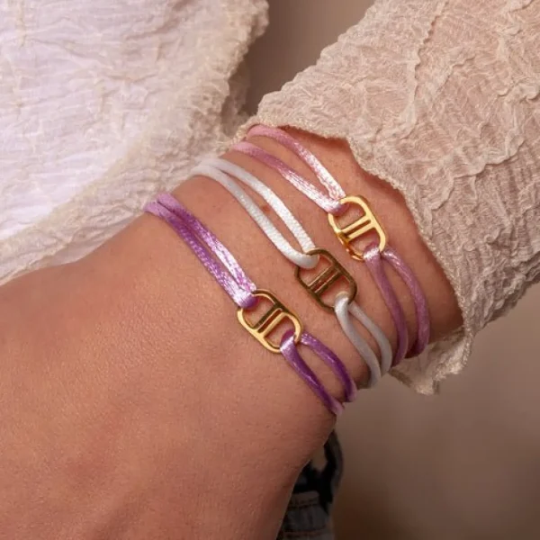 Armband connected wit/goud