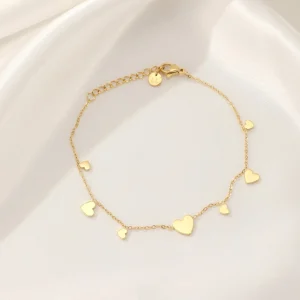 Meerdere hartjes armband goud